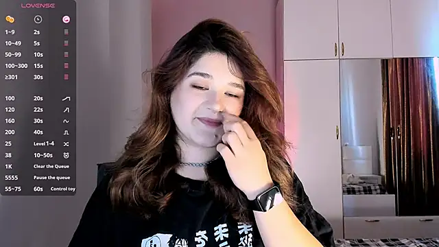 Snapshot of July_Slowdive chatting on 01.31.25 July Slowdive online show from 01.31.25