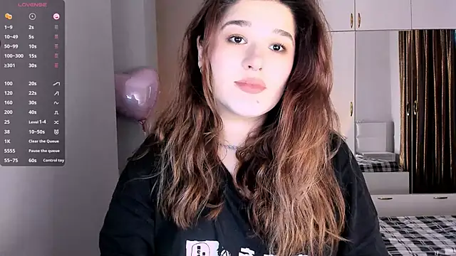 Snapshot of July_Slowdive chatting on 02.15.25 July Slowdive online show from 02.15.25