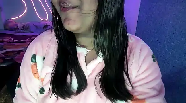 expression queen online show from 12.15.24