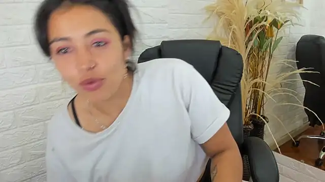 Aisha 09 online show from 12.20.24