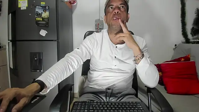 latinmartin73 online show from 12.30.24