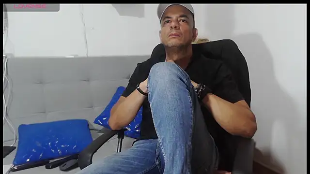 latinmartin73 online show from 05.17.26
