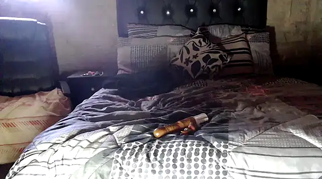 hotyoung24 online show from 12.12.24