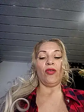 Snapshot of Fenix_528 chatting on 11.01.25 Fenix 528 online show from 11.01.25