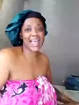 Snapshot of QueenOFthroat chatting on 01.25.25 QueenOFthroat online show from 01.25.25
