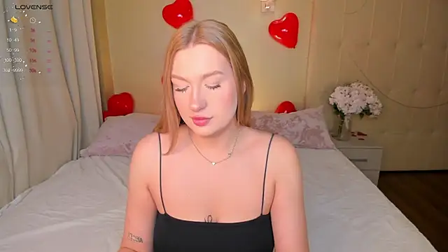 Emma  Leee online show from 02.18.25