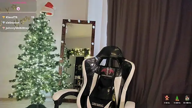 Snapshot of Lana_Younes chatting on 12.12.24 Lana Younes online show from 12.12.24