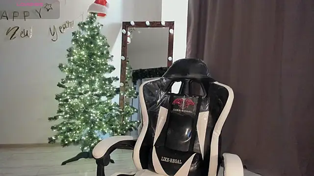 Snapshot of Lana_Younes chatting on 12.14.24 Lana Younes online show from 12.14.24