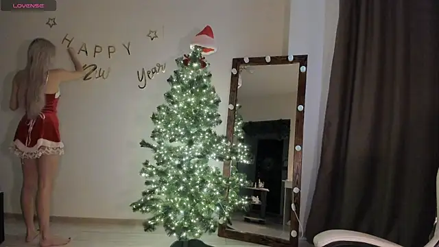 Snapshot of Lana_Younes chatting on 12.22.24 Lana Younes online show from 12.22.24