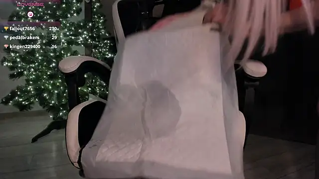 Snapshot of Lana_Younes chatting on 12.30.24 Lana Younes online show from 12.30.24