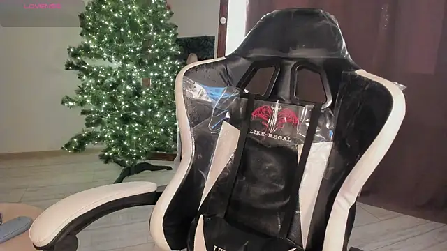 Snapshot of Lana_Younes chatting on 01.20.25 Lana Younes online show from 01.20.25