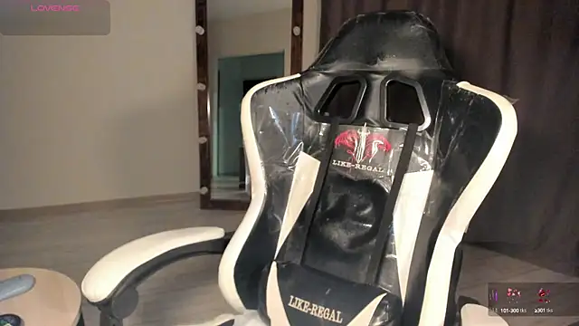 Snapshot of Lana_Younes chatting on 03.21.25 Lana Younes online show from 03.21.25