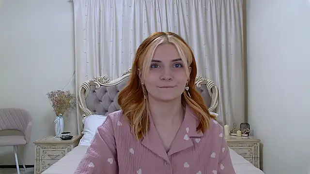 Snapshot of KellyStone chatting on 02.05.25 KellyStone online show from 02.05.25