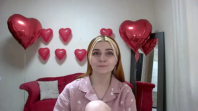 Snapshot of KellyStone chatting on 02.10.25 KellyStone online show from 02.10.25