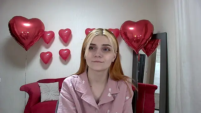 Snapshot of KellyStone chatting on 02.10.25 KellyStone online show from 02.10.25