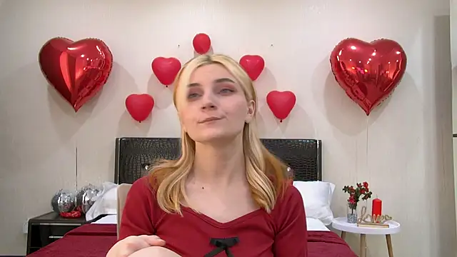 Snapshot of KellyStone chatting on 02.16.25 KellyStone online show from 02.16.25