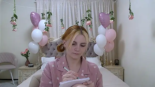 Snapshot of KellyStone chatting on 02.19.25 KellyStone online show from 02.19.25