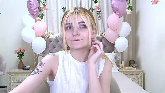 Snapshot of KellyStone chatting on 02.26.25 KellyStone online show from 02.26.25