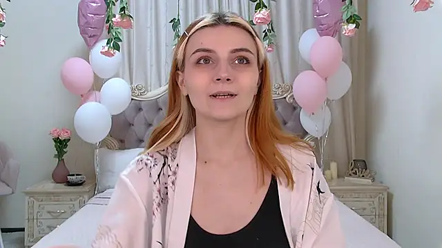 Snapshot of KellyStone chatting on 03.11.25 KellyStone online show from 03.11.25