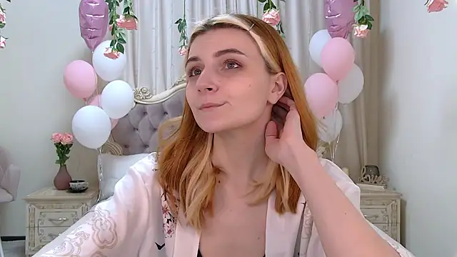 Snapshot of KellyStone chatting on 03.11.25 KellyStone online show from 03.11.25