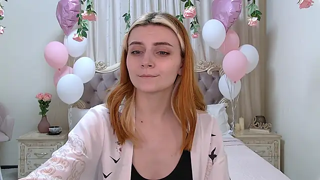 Snapshot of KellyStone chatting on 03.12.25 KellyStone online show from 03.12.25