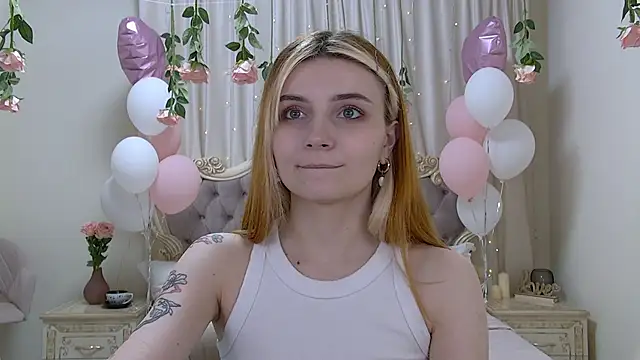 Snapshot of KellyStone chatting on 03.14.25 KellyStone online show from 03.14.25