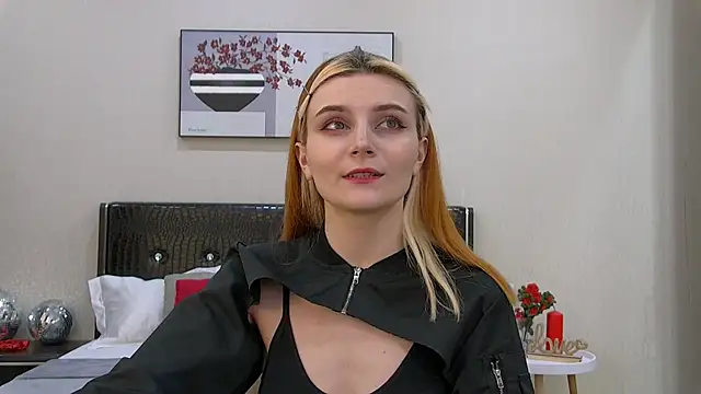 Snapshot of KellyStone chatting on 03.16.25 KellyStone online show from 03.16.25