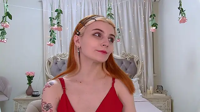 Snapshot of KellyStone chatting on 03.18.25 KellyStone online show from 03.18.25
