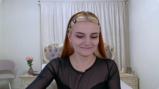 Snapshot of KellyStone chatting on 03.21.25 KellyStone online show from 03.21.25