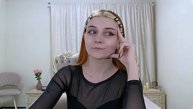 Snapshot of KellyStone chatting on 03.21.25 KellyStone online show from 03.21.25