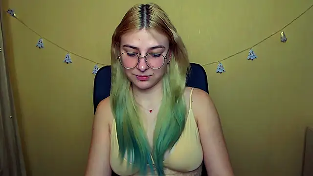 Luna Lush  online show from 12.19.24