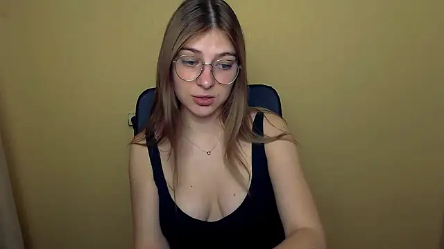 Luna Lush  online show from 11.05.25