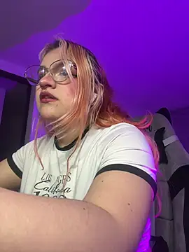 Snapshot of SophiaWeestt99 chatting on 07.07.26 SophiaWeestt99 online show from 07.07.26
