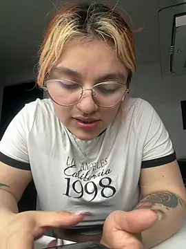 Snapshot of SophiaWeestt99 chatting on 07.18.26 SophiaWeestt99 online show from 07.18.26