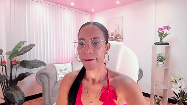 Snapshot of Shantaall_ chatting on 01.28.25 Shantaall online show from 01.28.25