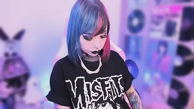 NikkiRamone online show from 11.10.25