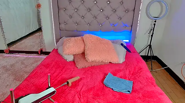 Anniecutte  online show from 12.19.24