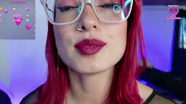 luccycollins  online show from 02.04.25