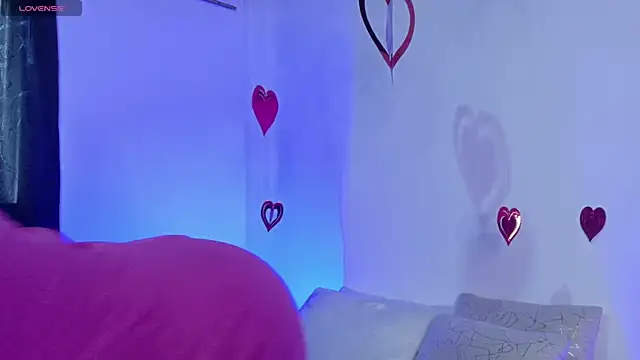 luccycollins  online show from 02.25.25