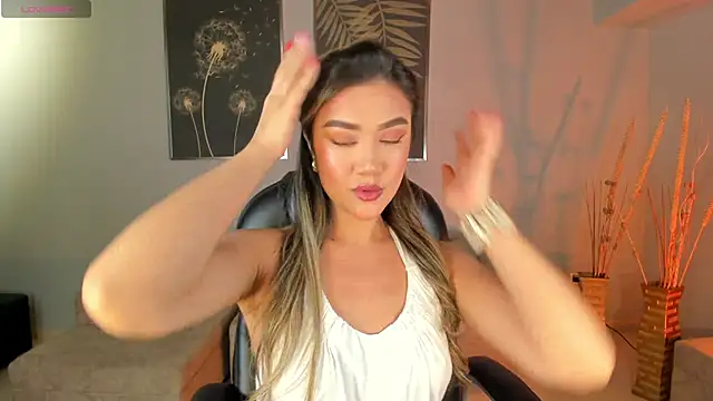 RebeccaHudson online show from 01.19.25