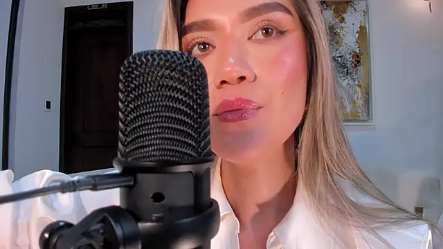 RebeccaHudson online show from 01.22.25