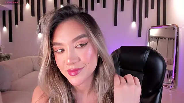 RebeccaHudson online show from 01.30.25