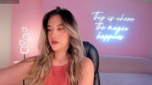 RebeccaHudson online show from 03.12.25