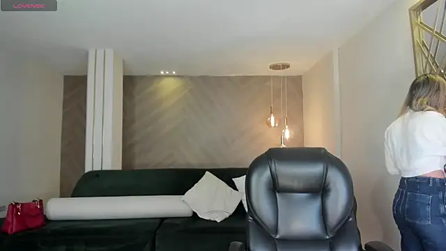 RebeccaHudson online show from 02.19.26