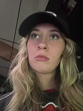 Snapshot of M1ssyk1ssy chatting on 01.04.25 M1ssyk1ssy online show from 01.04.25