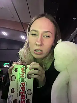 Snapshot of M1ssyk1ssy chatting on 01.12.25 M1ssyk1ssy online show from 01.12.25