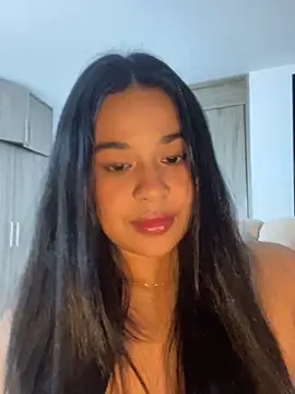 Snapshot of Aitana98_ chatting on 10.18.25 Aitana98  online show from 10.18.25