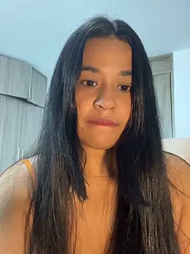 Snapshot of Aitana98_ chatting on 10.21.25 Aitana98  online show from 10.21.25