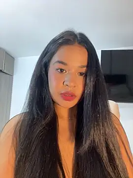 Snapshot of Aitana98_ chatting on 11.02.25 Aitana98  online show from 11.02.25