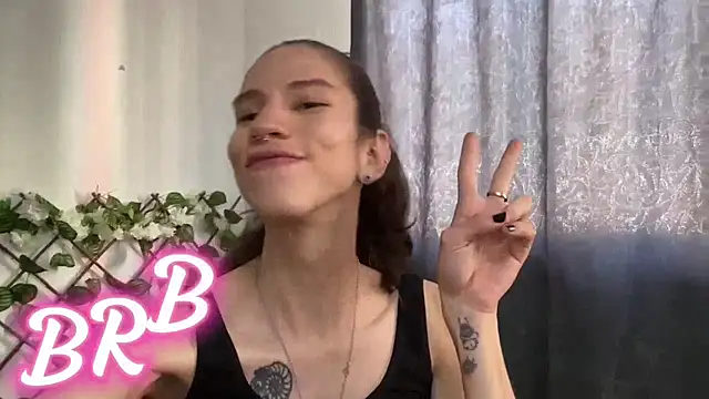 Snapshot of vodkadelulo chatting on 02.11.25 vodkadelulo online show from 02.11.25